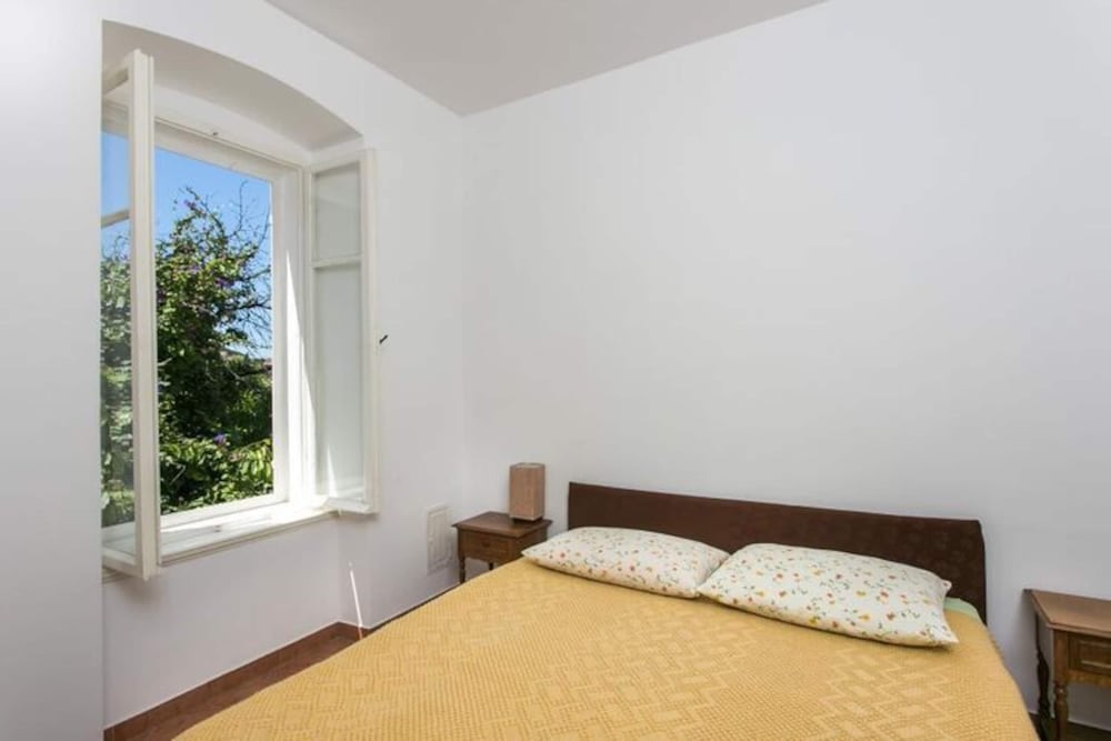 Apartment Tranquilo- Two Bedroom Apartment With Garden View