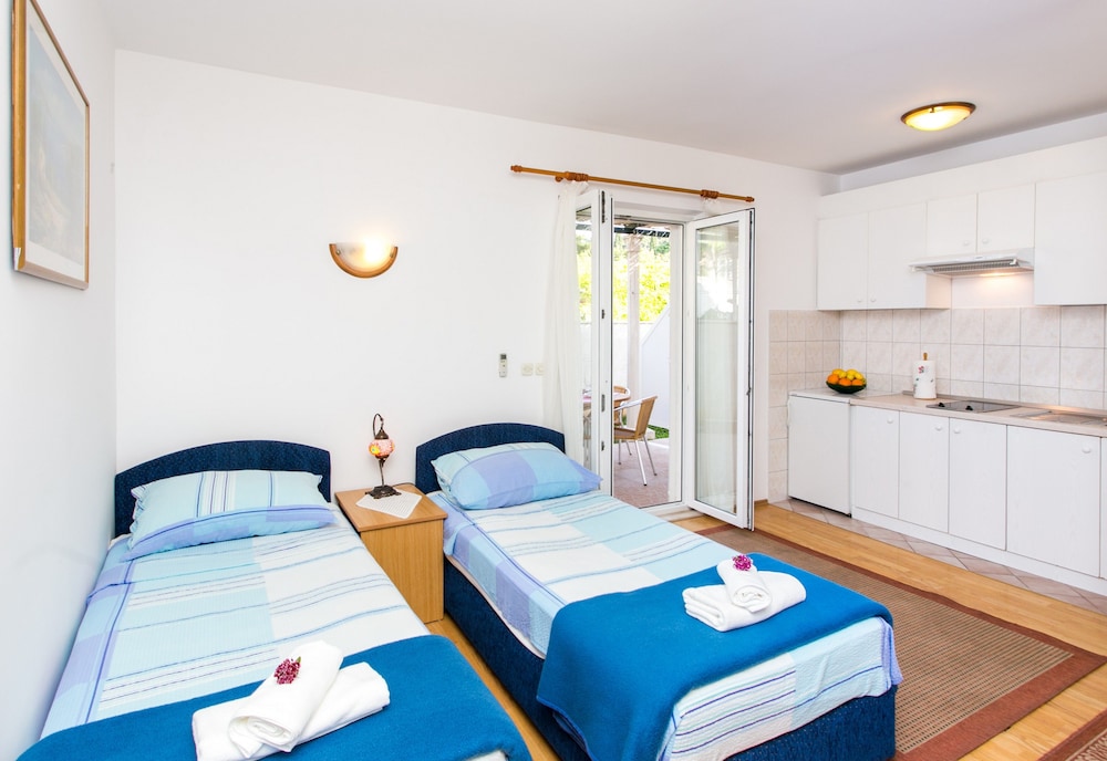 Apartments Miramare & Campara