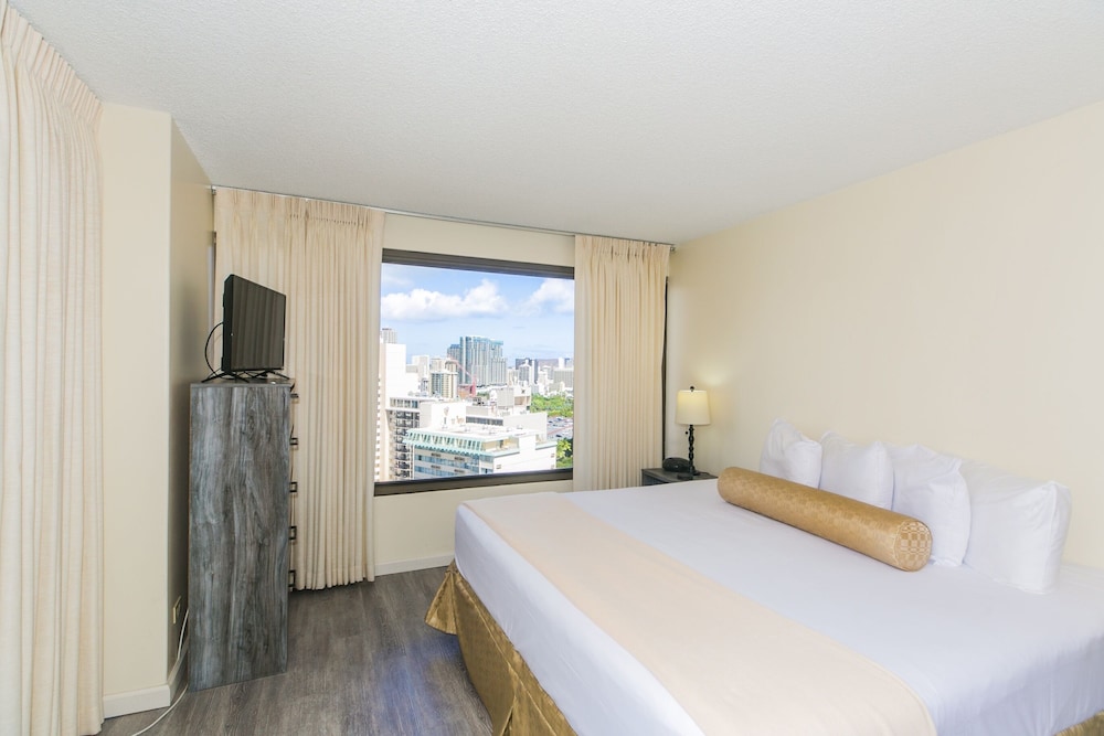 Discovery Bay 2308 1 Bedroom Condo by RedAwning