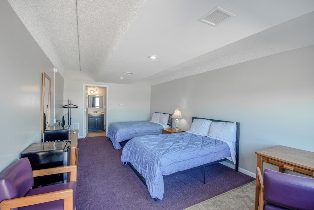 OYO Crossroads Inn