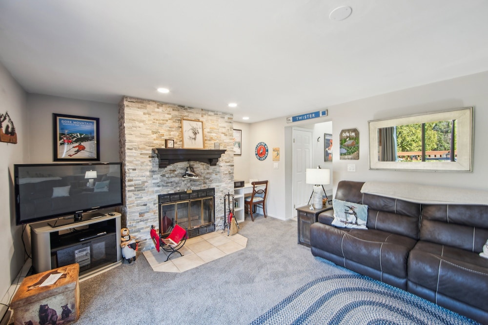 46er 15e - Stylish & Comfortable Mountain Retreat 2 Bedroom Townhouse by The Summit at Gore Mountain