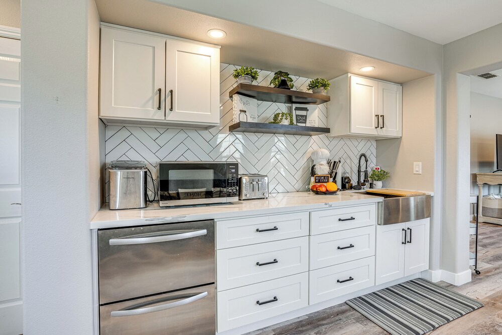 Pool & Hot Tub Access: Brentwood Getaway!