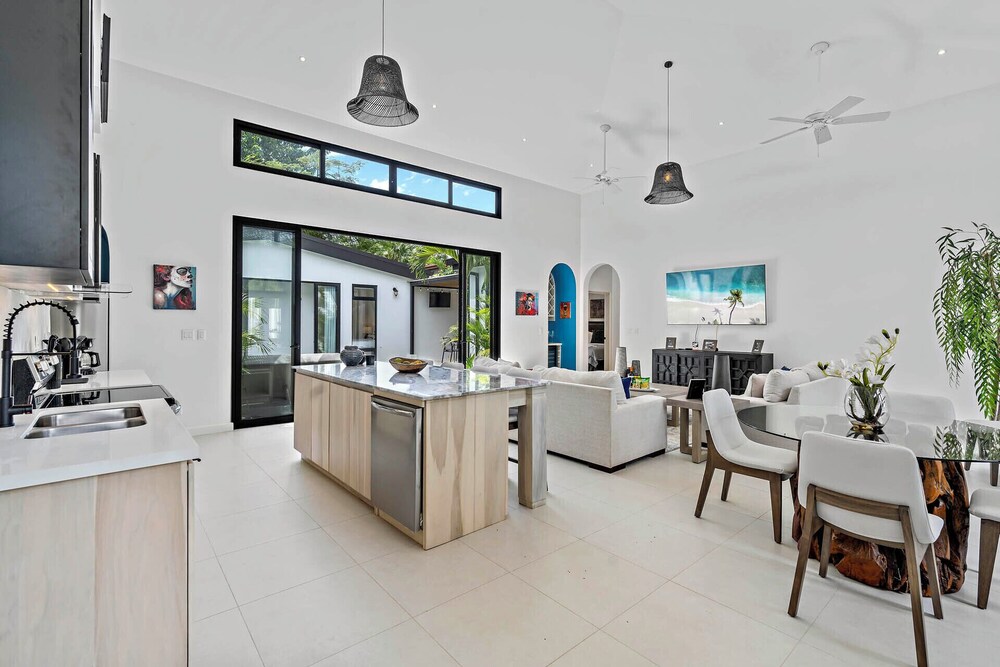 Modern Garden Villa with Private Pool, Outdoor Kitchen & Separate Casita Near Playa Potrero