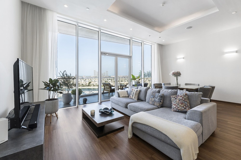 Emerald at Tiara Beach Residences With Atlantis Views
