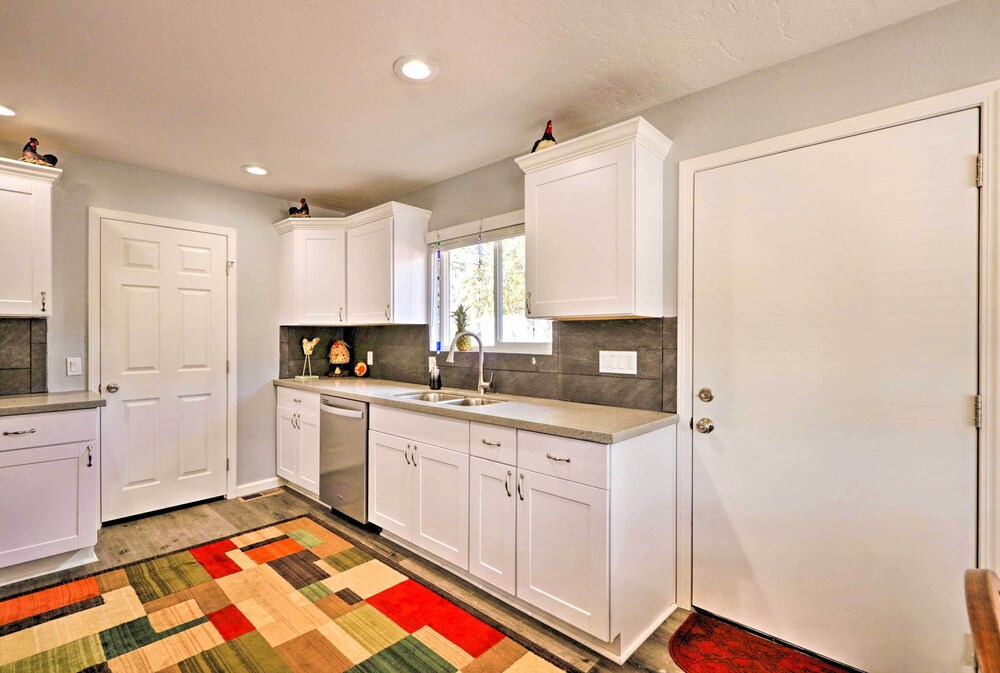 Show Low 'white Mountain Cottage' w/ Deck!