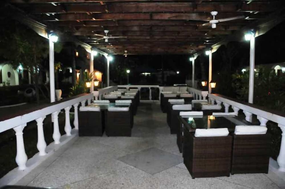 Best Western Jangwani Sea Breeze Hotel