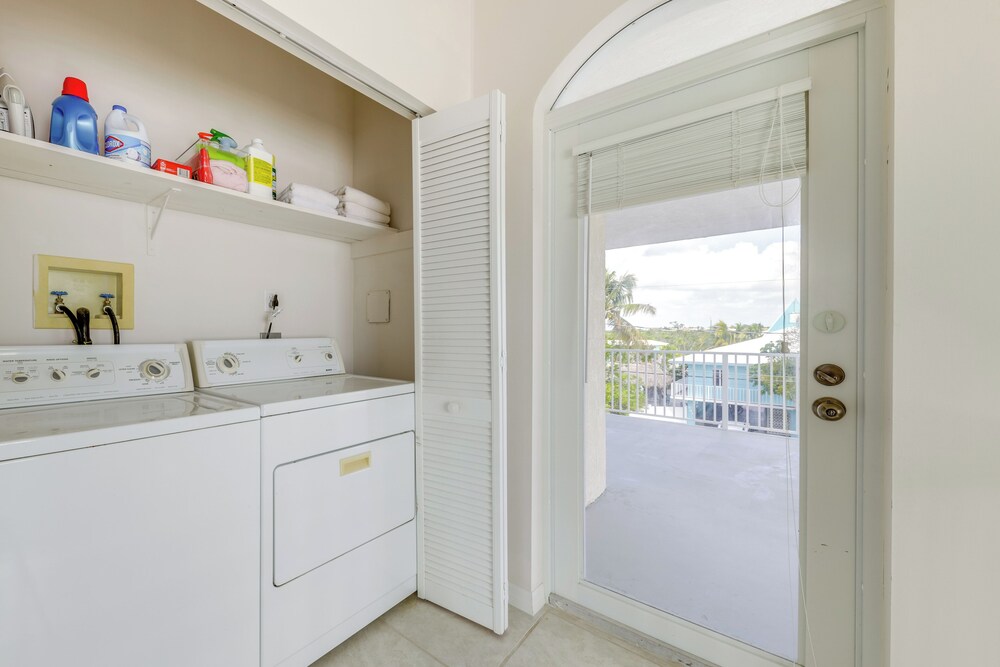 Spacious Canal-front Home: Florida Keys Gem