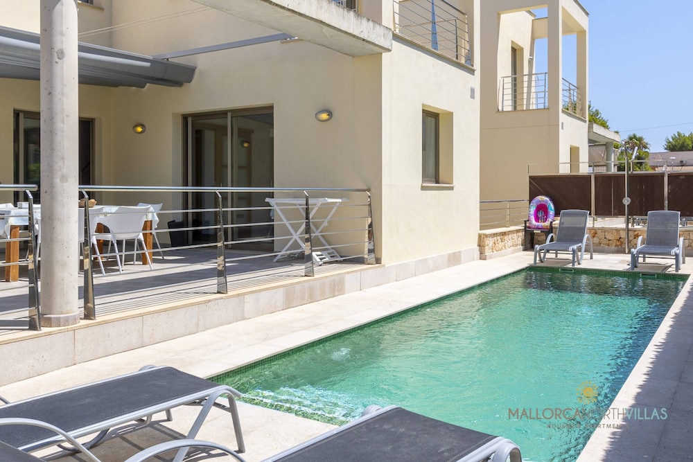 Elegant Villa With Pool