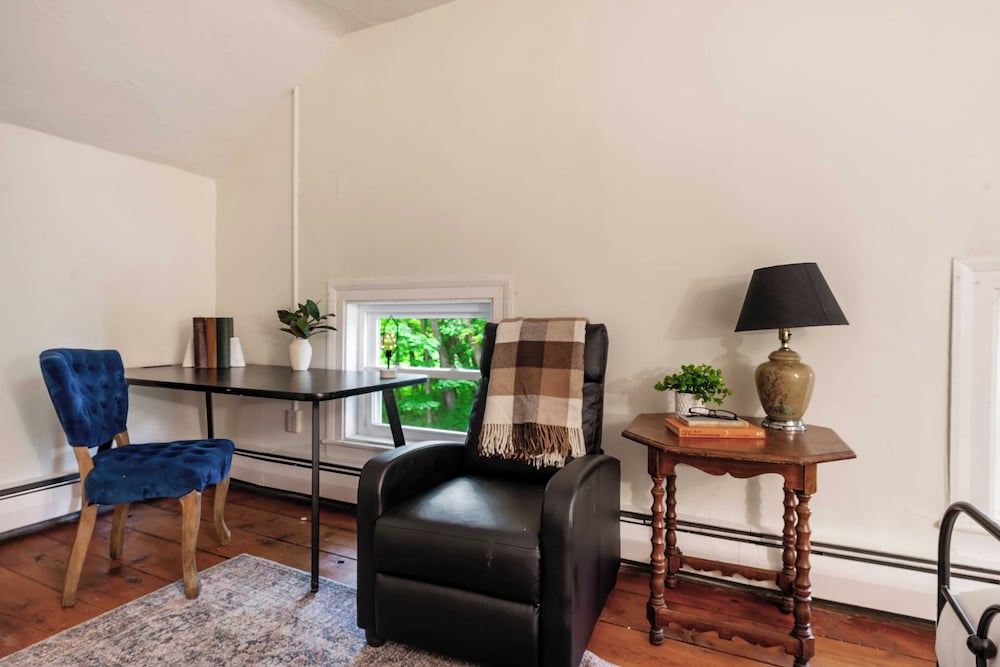 Pondfront Gem Minutes From Hudsons Best Shops & Cafes The Stillwater House