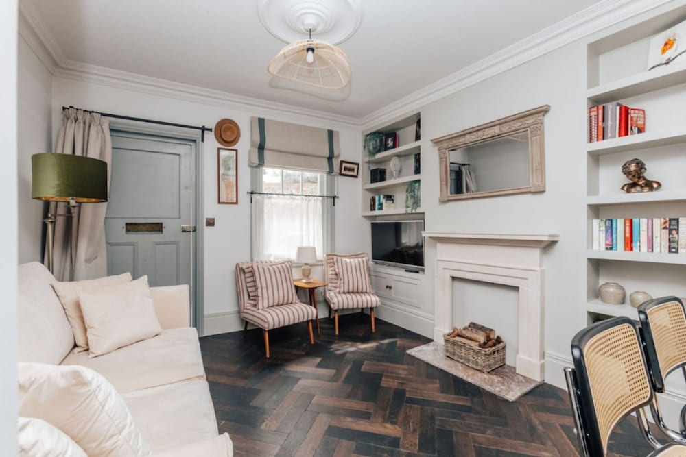 The Emerald - Central Henley 2 Bedroom House - From 145 Per Night