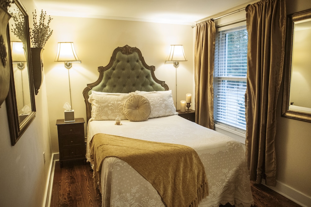 Biltmore Village Inn B&B