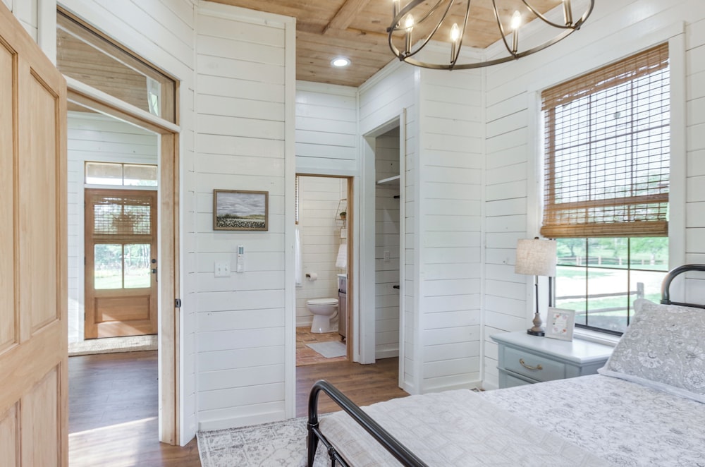 4-acre Plot: Farmhouse-chic Retreat in Forest!
