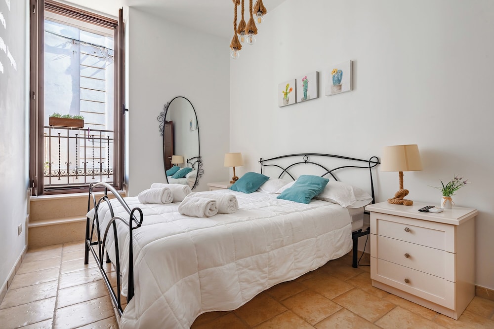 Helios Room