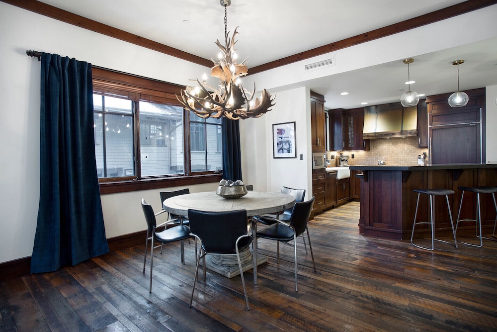 Arrowleaf Lodge- Two Bedroom Residence #209 2 Condo