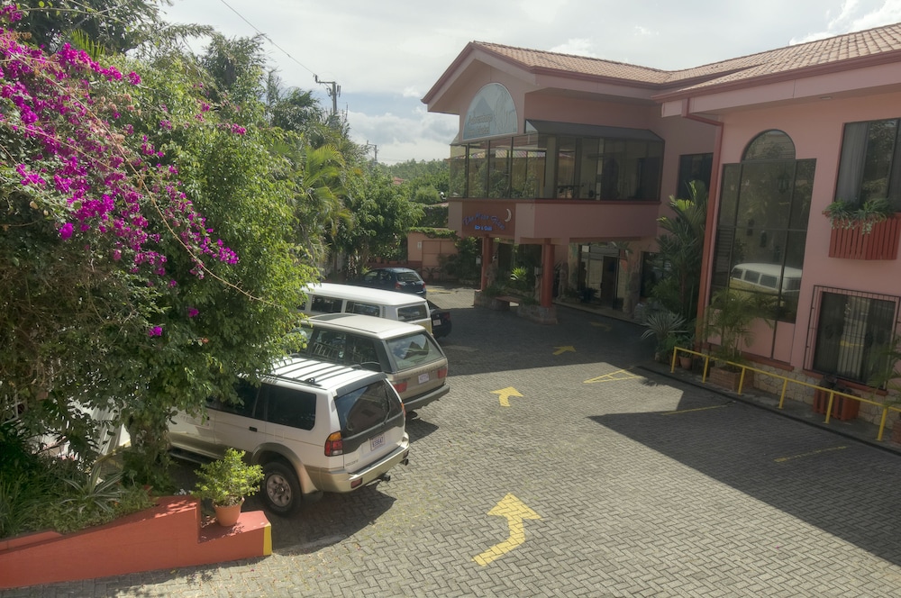 Hotel Adventure Inn - Image 1