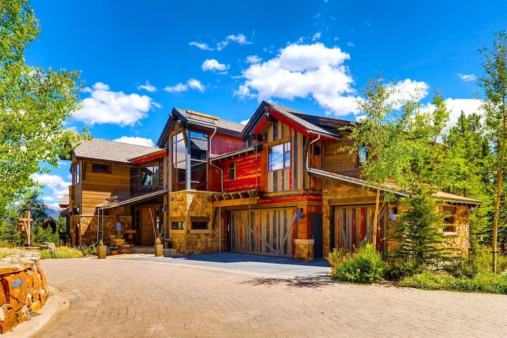 Breck_a_mine_shaft