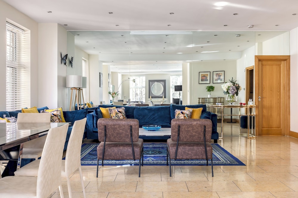 Park Lane 4-bed Mayfair Family House