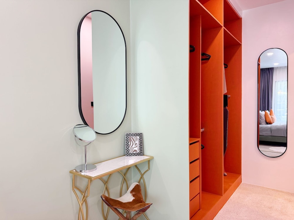 1BR Condo with Pool Gym C238