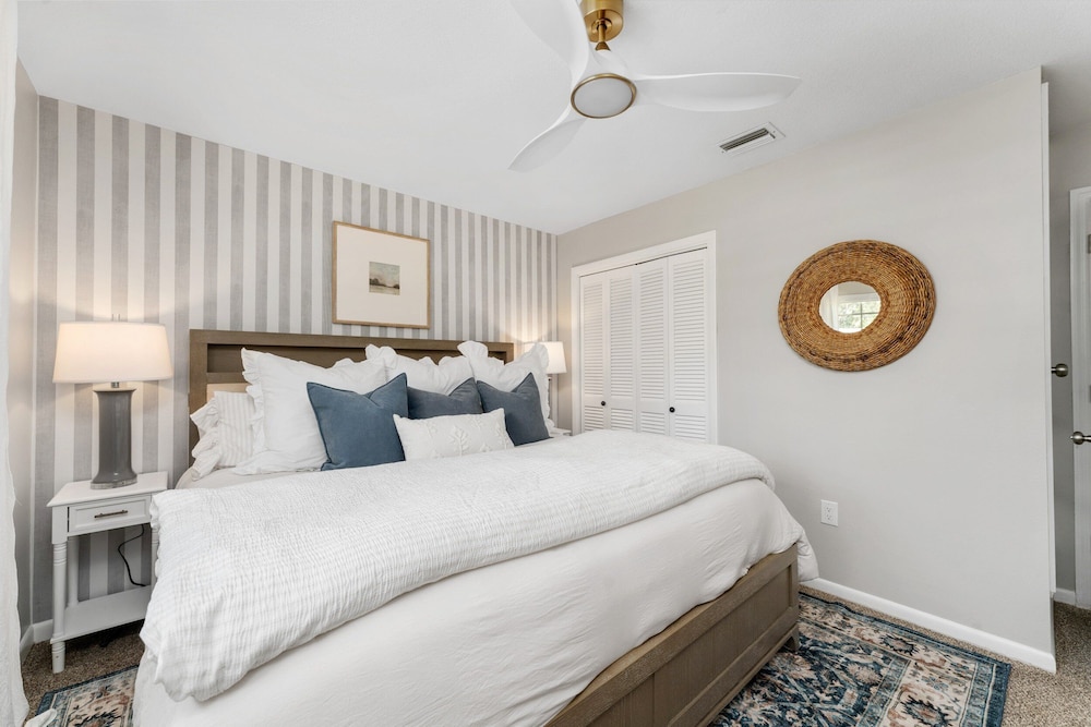 Designer Pet-friendly Retreat With Heated Pool 5 Bedroom Home