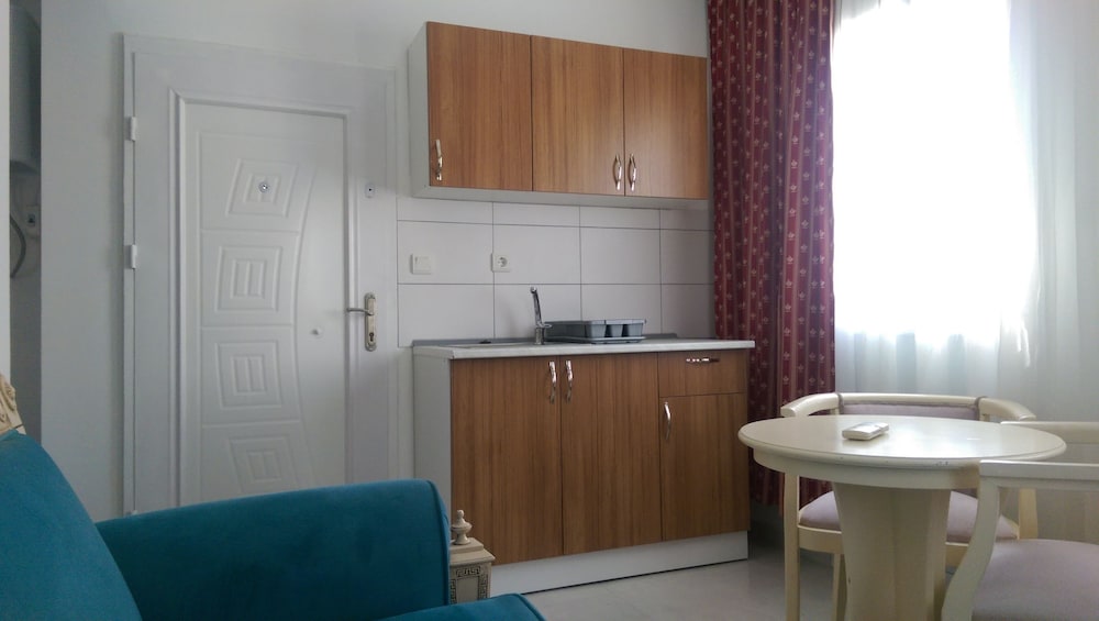 Zuzu's Kitchen & Apartments