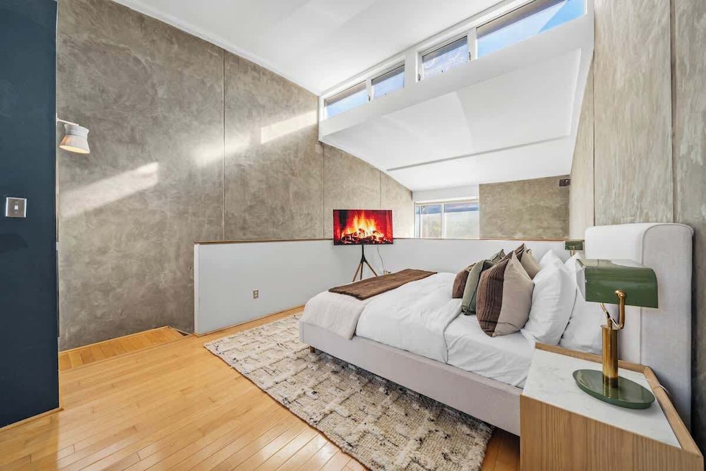 Gaslamp Row House - Sleeps 8 Private Garage AC