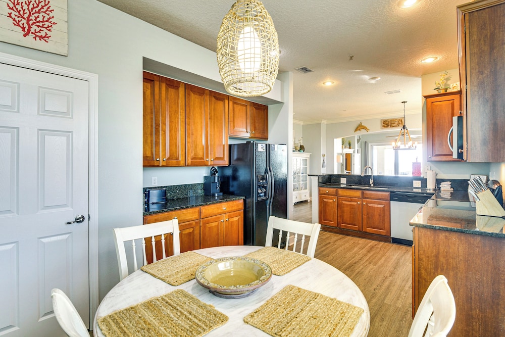 Steps to Beach: Palm Coast Escape w/ Resort Perks!