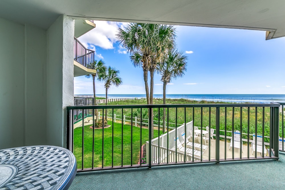 Crescent Sands on Crescent Beach by Condo-World