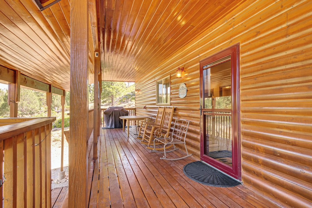 Luxe Cabin Retreat, Near Bryce & Zion Nat'l Parks!