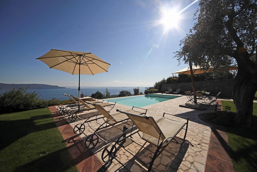 Villa Teodora in Toscolano-maderno view 5