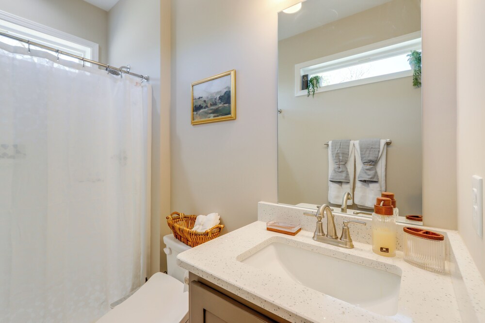 11 Mi to Dtwn Ellijay: Newly Built Modern Cabin!