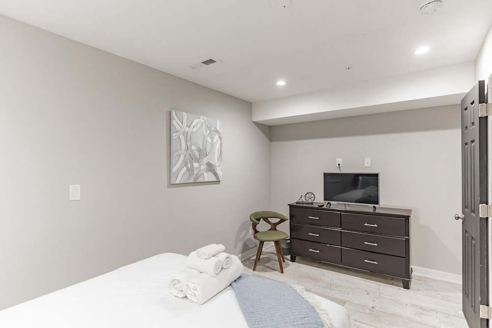 755 Capitol - A Exquisite 3 Bedroom Home in Fairmount view 5