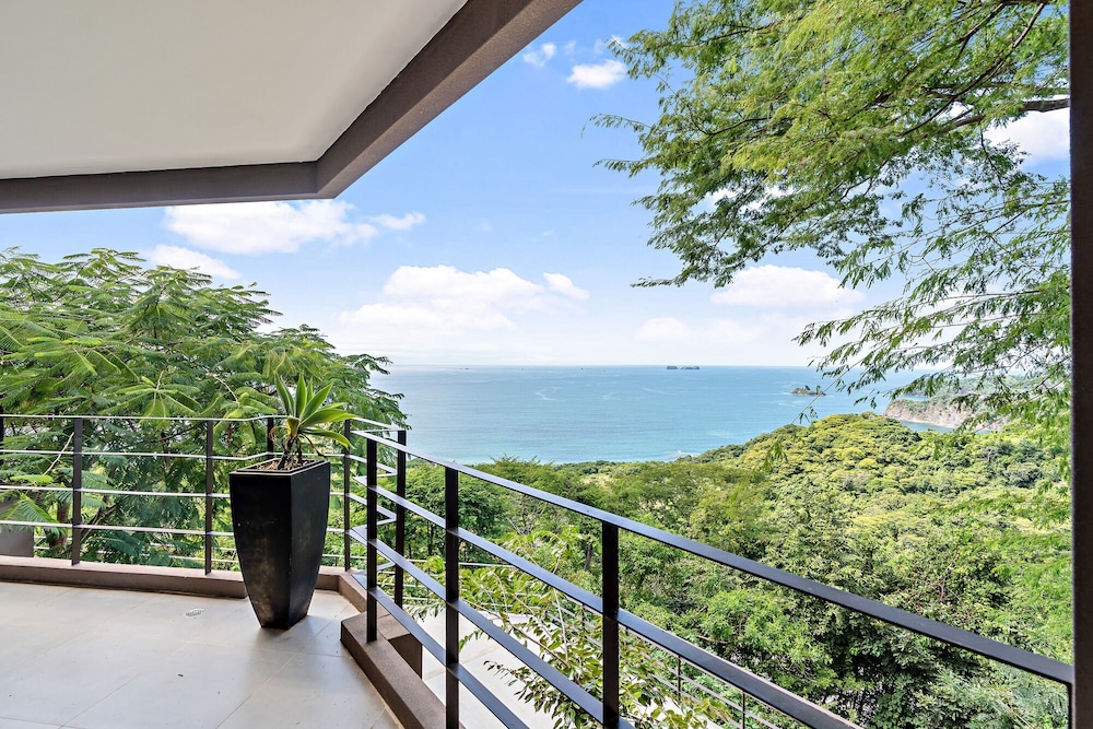 Luxury 5BR Oceanview Villa with Infinity Pool, King Beds, and Sunset Views Over Playa Prieta