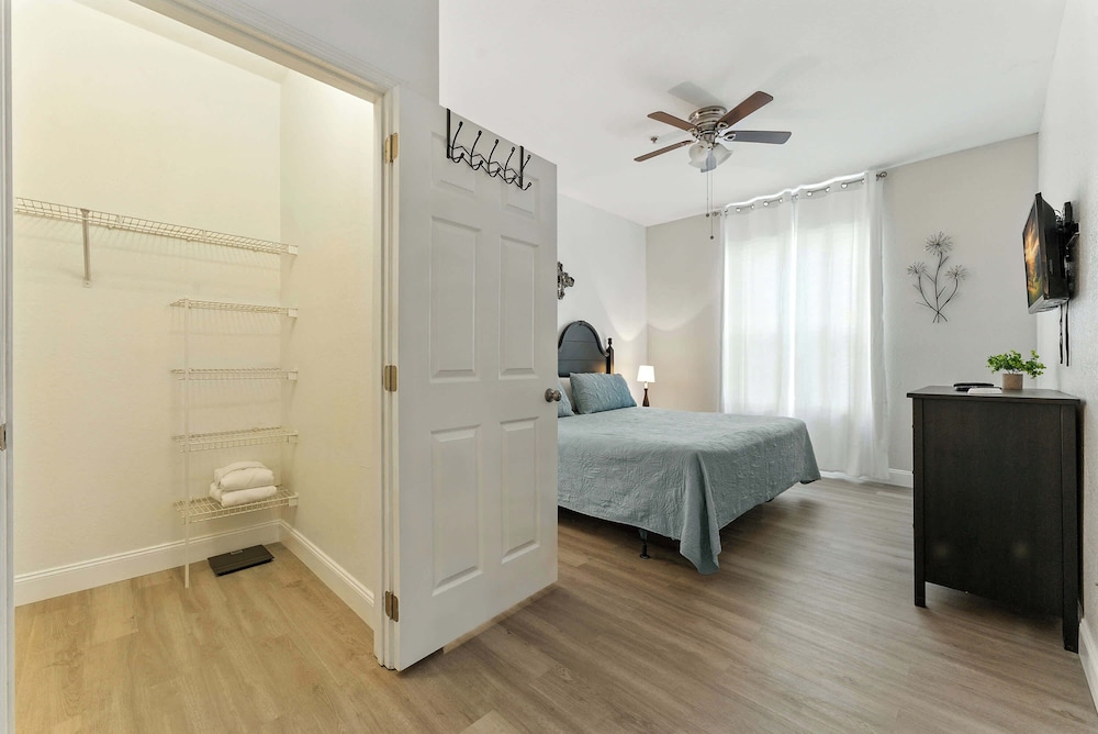 Resort Condo 3BR - Pool Balcony Near Disney