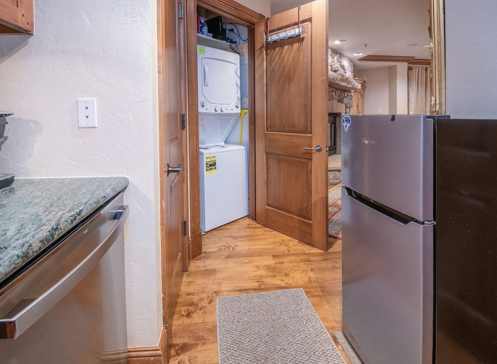Mccoy Peak Lodge 107 1 Bedroom Condo by RedAwning - Property Image 23