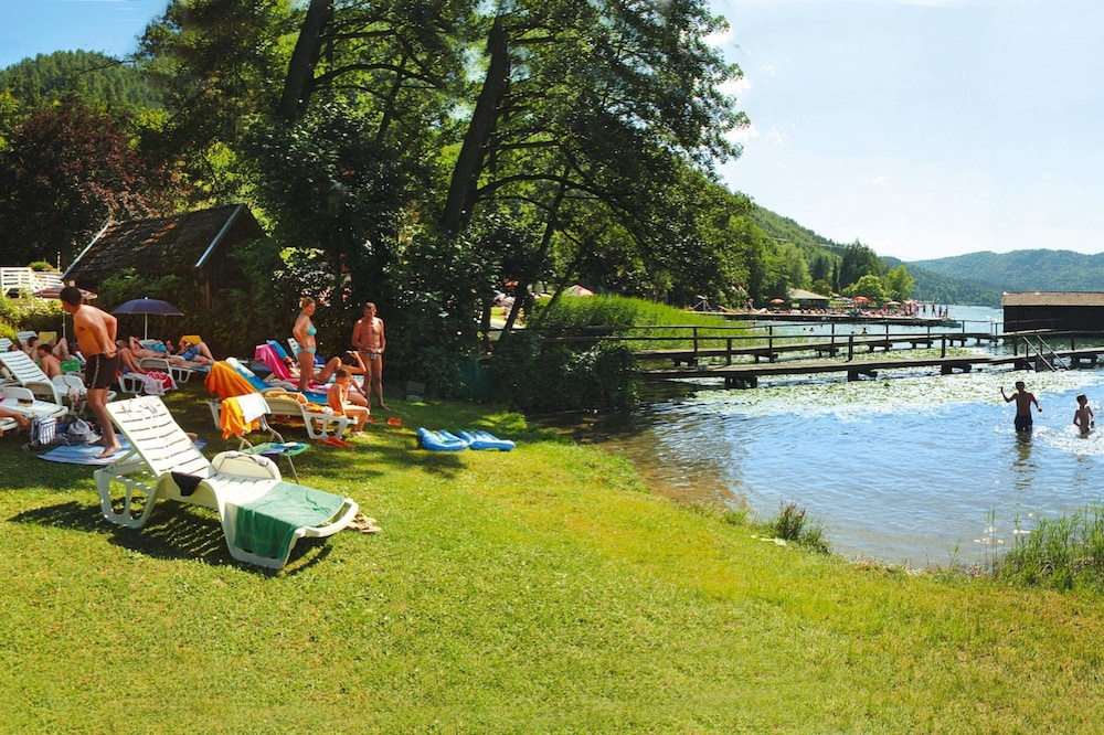 Sunny Holiday Apartment on Lake Klopeiner With Balcony and Private Beach