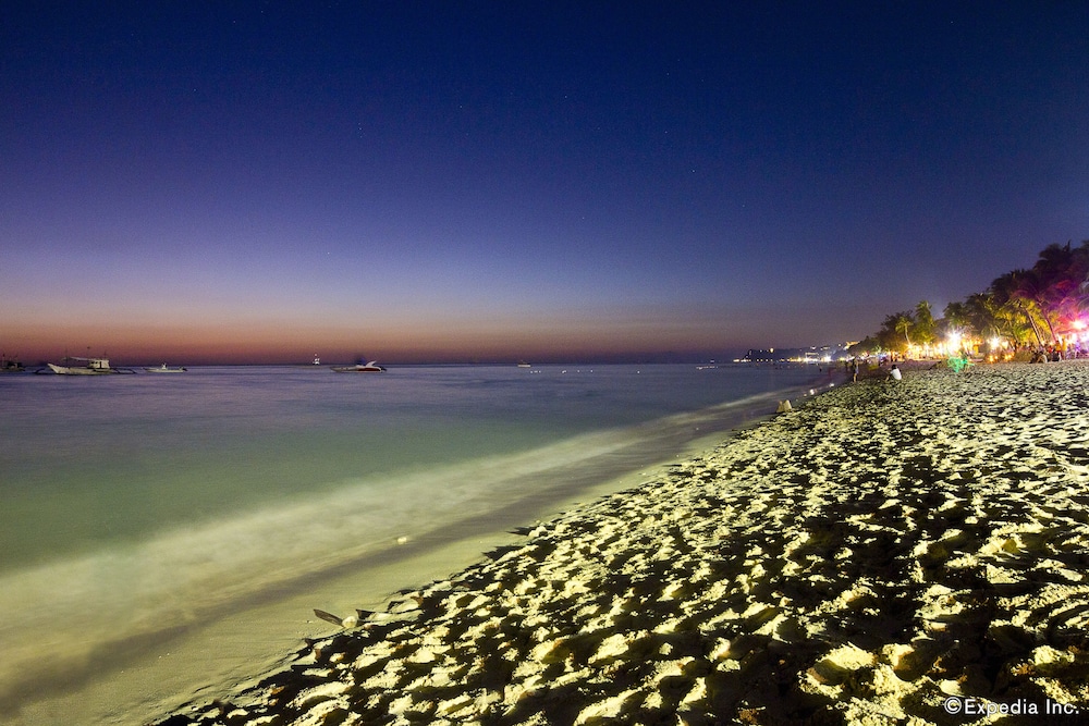 Crown Regency Beach Resort, Boracay Island - 22