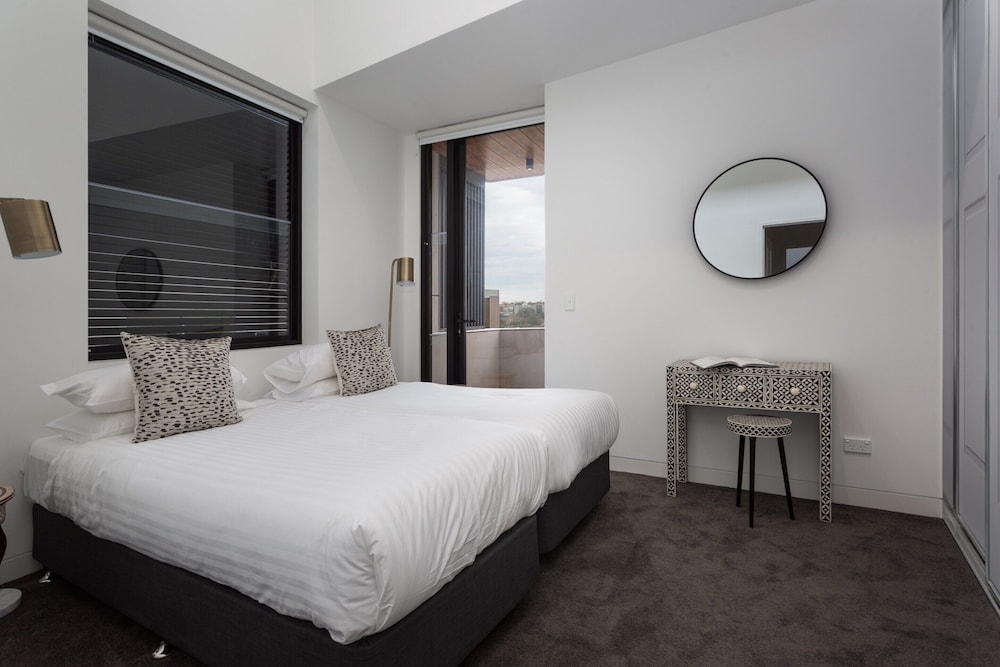 Stylish 2-bed Apartment With BBQ Patio Near Beach