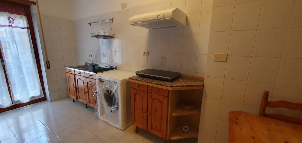 Room in B&B - Comfortable Room With Spacious Kitchen - Suite Colosseo