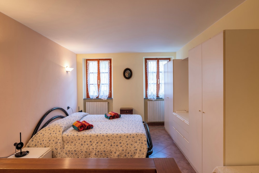 Suite Carla Cozy Apartment in Petrasanta Center