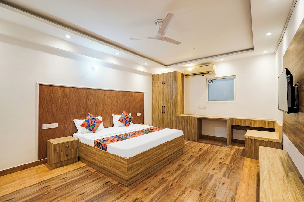 Fabhotel Golden Inn