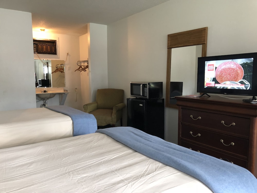 Lake City Vacations - Motel 8 Lake City - Property Image 16