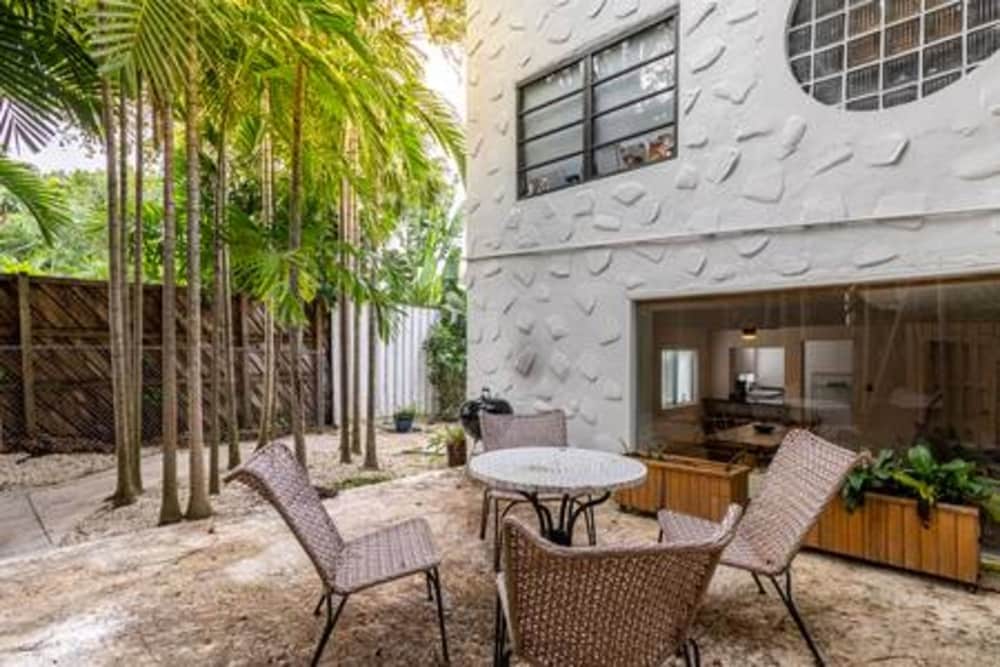 1720 Wa Kee 1B 4 Queen Beds Sleep 8 Pool Parking Wi-fi Patio