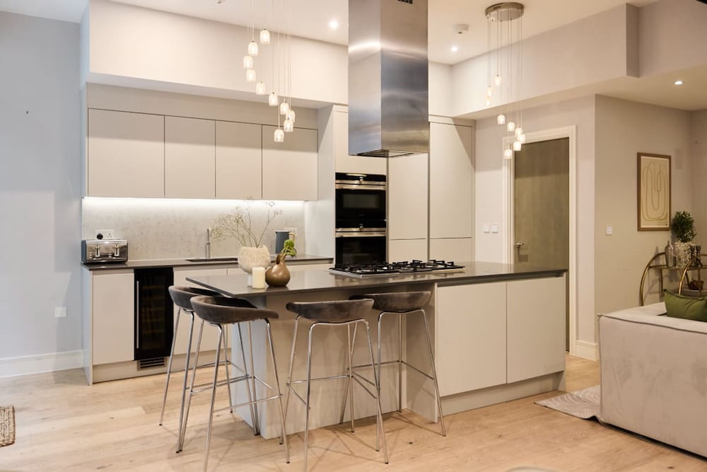 The Avery Hideout - Spacious 3bdr House With Rooftop Terrace