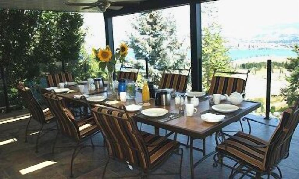 A View of the Lake Bed & Breakfast