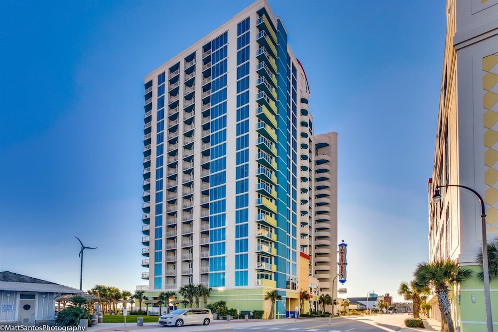 Towers On The Grove Condo
