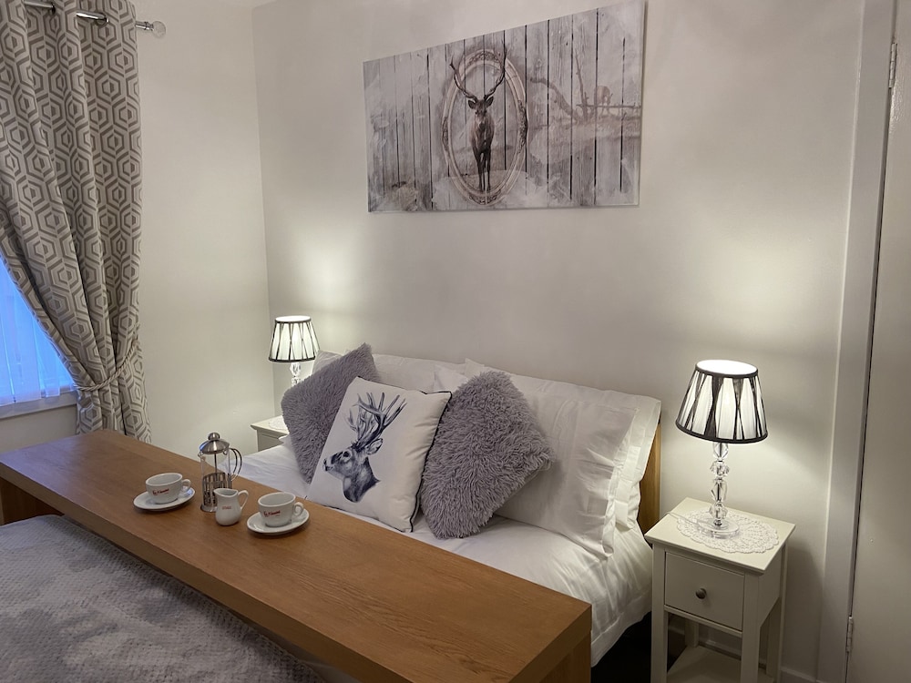 Historic Old Town 2 Bed Ground Floor Apartment view 3