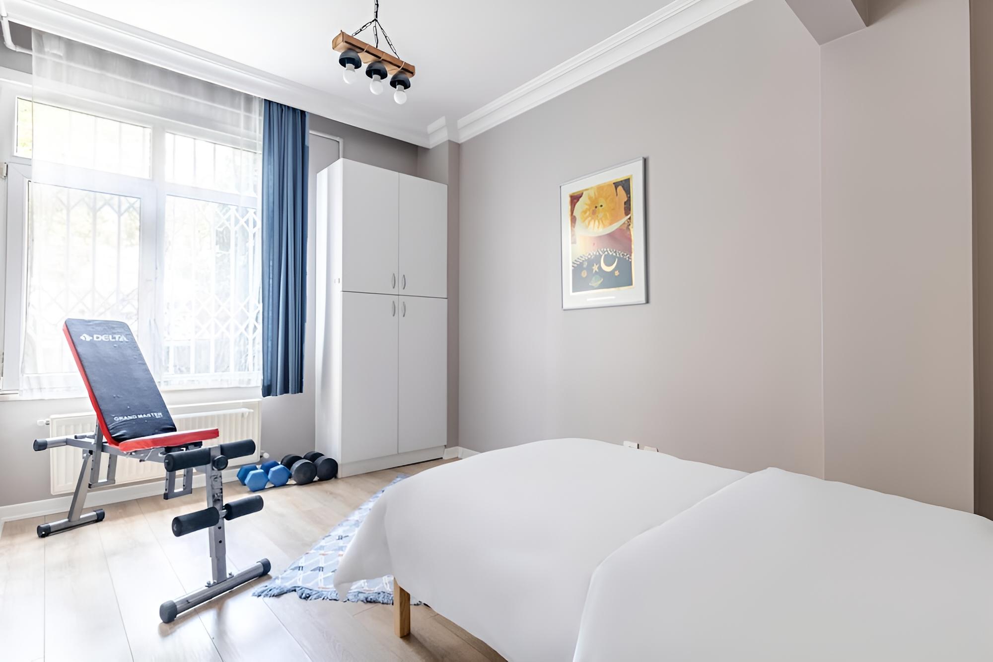 Comfortable House With a Cute Backyard in Kadikoy