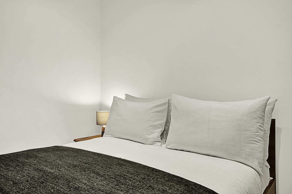 Urban Retreat: Stylish 1-bed Bliss