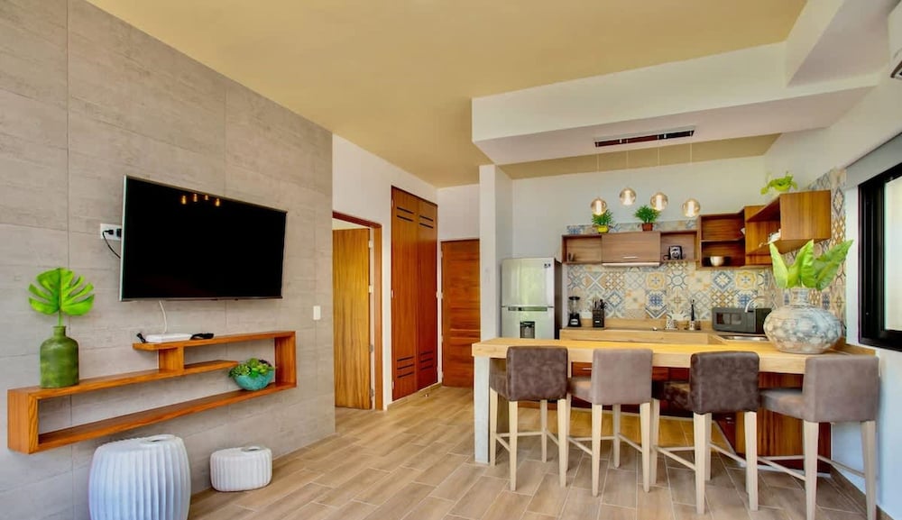 4 Br Private Rooftop Pool Spacious Exclusive