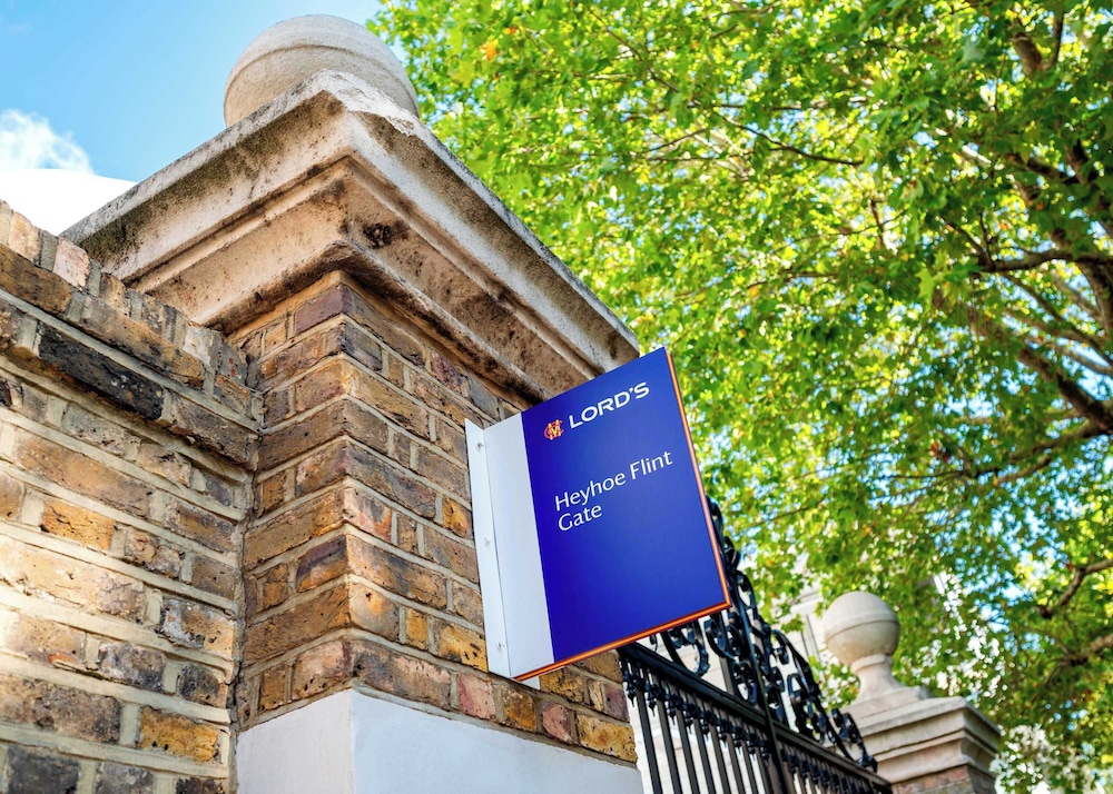 Lords Living -3 bed in Regents Park With Terrace